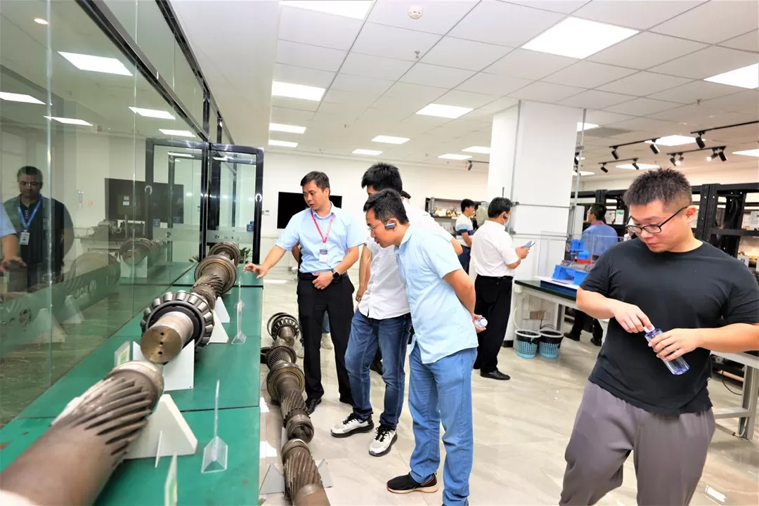 Representatives of Hundreds of Leading Iron and Steel Enterprises Organized to Visit RONDS