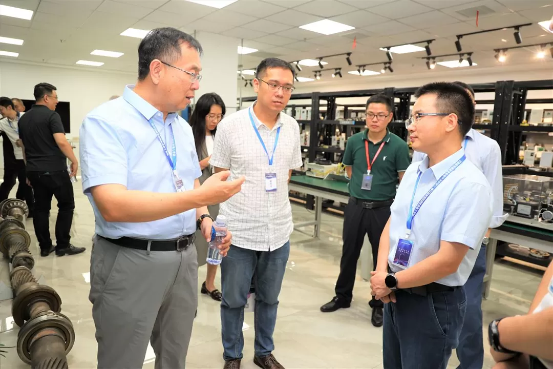 Representatives of Hundreds of Leading Iron and Steel Enterprises Organized to Visit RONDS